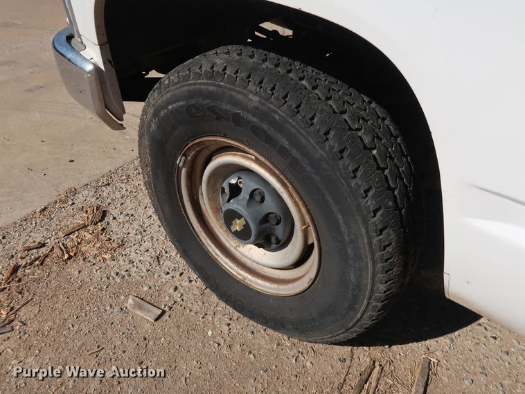 image for item GD9811 2000 Chevrolet C3500 utility bed pickup truck