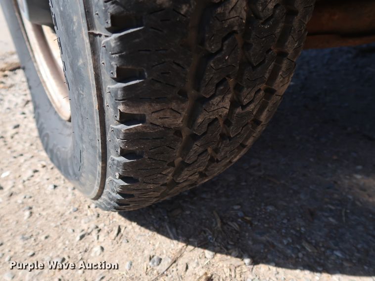 image for item GD9811 2000 Chevrolet C3500 utility bed pickup truck