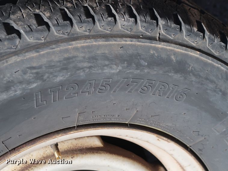 image for item GD9811 2000 Chevrolet C3500 utility bed pickup truck