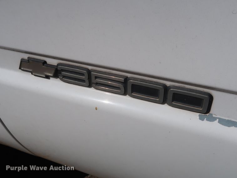 image for item GD9811 2000 Chevrolet C3500 utility bed pickup truck