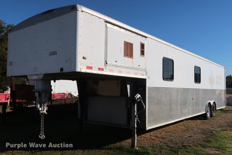 image for item GD9819 2003 Wells Cargo CVG4025W enclosed cargo trailer