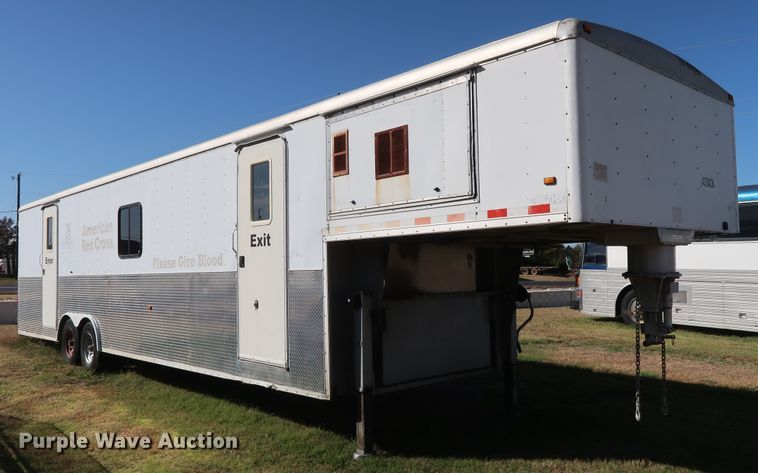 image for item GD9819 2003 Wells Cargo CVG4025W enclosed cargo trailer