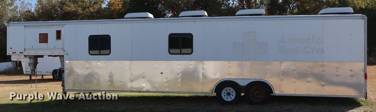 image for item GD9819 2003 Wells Cargo CVG4025W enclosed cargo trailer