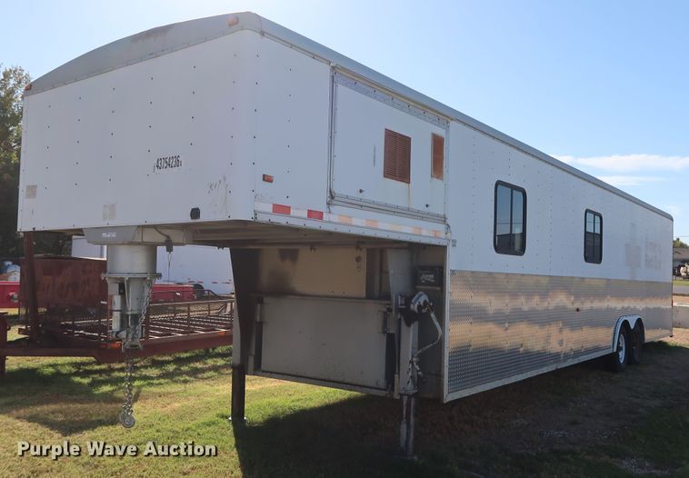 image for item GD9819 2003 Wells Cargo CVG4025W enclosed cargo trailer