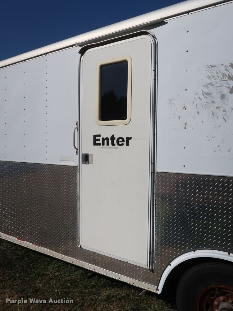 image for item GD9819 2003 Wells Cargo CVG4025W enclosed cargo trailer