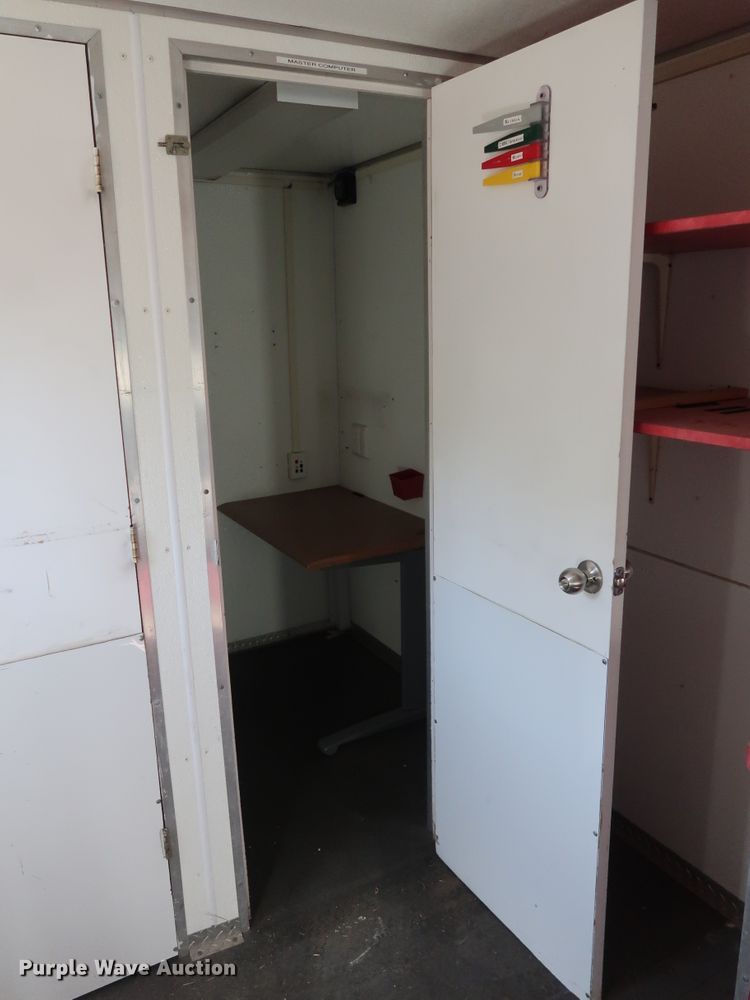 image for item GD9819 2003 Wells Cargo CVG4025W enclosed cargo trailer