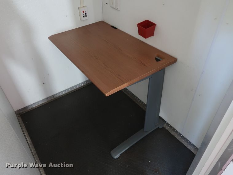 image for item GD9819 2003 Wells Cargo CVG4025W enclosed cargo trailer