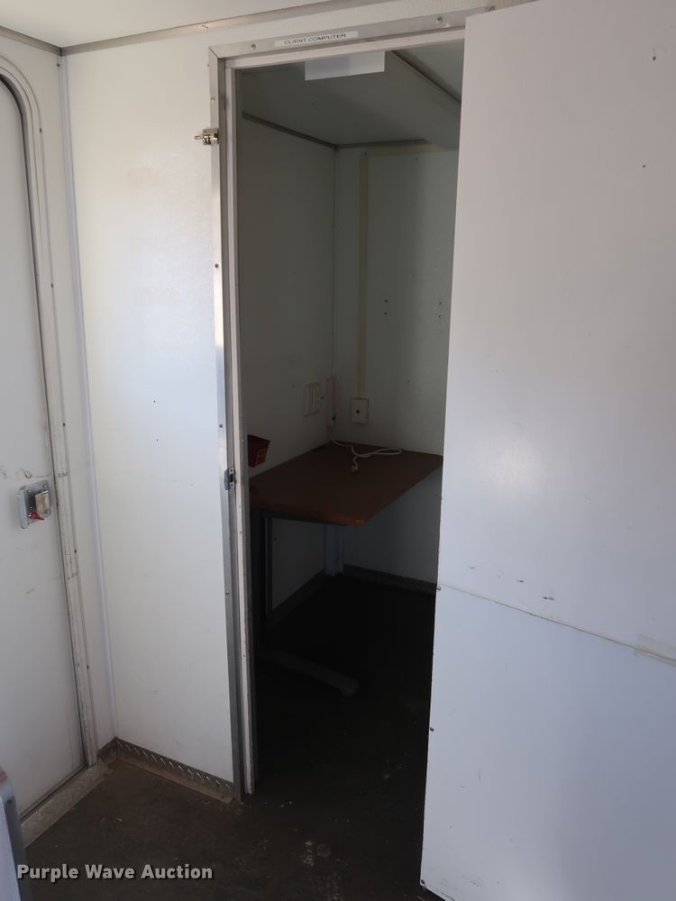 image for item GD9819 2003 Wells Cargo CVG4025W enclosed cargo trailer