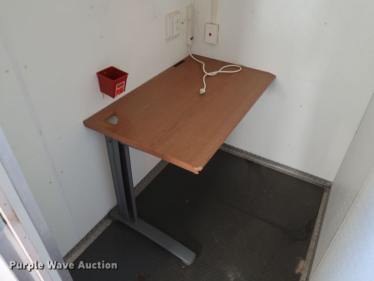 image for item GD9819 2003 Wells Cargo CVG4025W enclosed cargo trailer