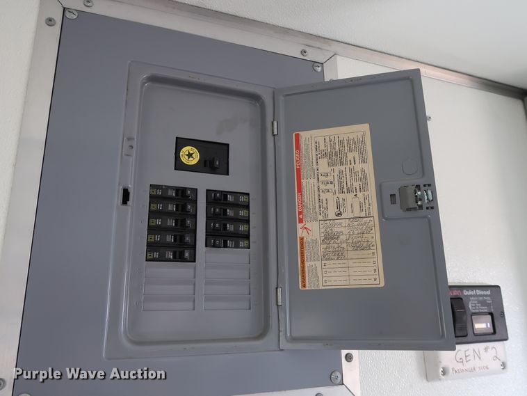 image for item GD9819 2003 Wells Cargo CVG4025W enclosed cargo trailer