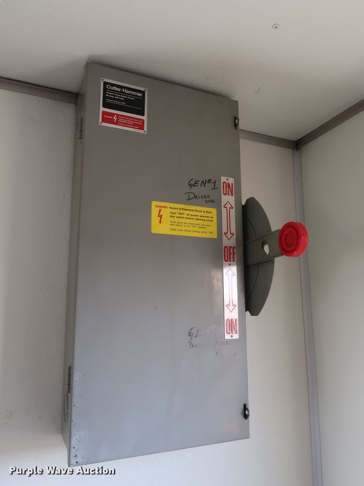 image for item GD9819 2003 Wells Cargo CVG4025W enclosed cargo trailer