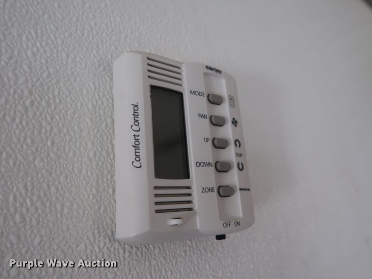 image for item GD9819 2003 Wells Cargo CVG4025W enclosed cargo trailer