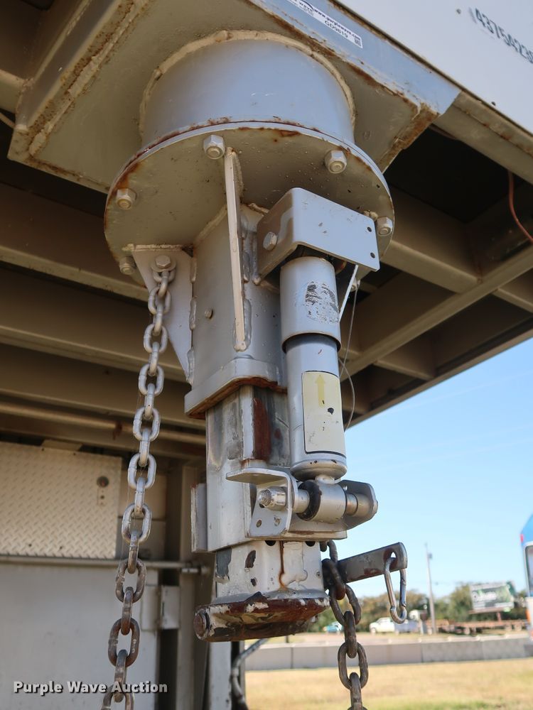 image for item GD9819 2003 Wells Cargo CVG4025W enclosed cargo trailer