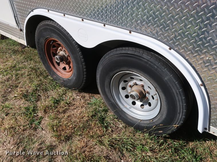 image for item GD9819 2003 Wells Cargo CVG4025W enclosed cargo trailer