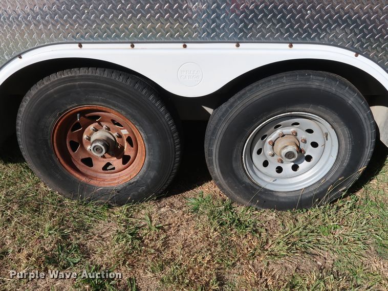 image for item GD9819 2003 Wells Cargo CVG4025W enclosed cargo trailer