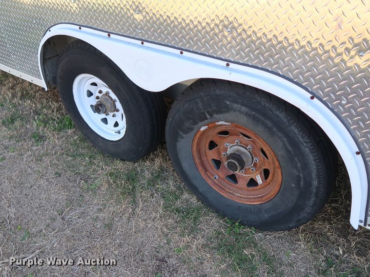 image for item GD9819 2003 Wells Cargo CVG4025W enclosed cargo trailer