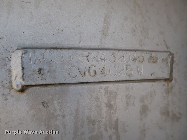 image for item GD9819 2003 Wells Cargo CVG4025W enclosed cargo trailer