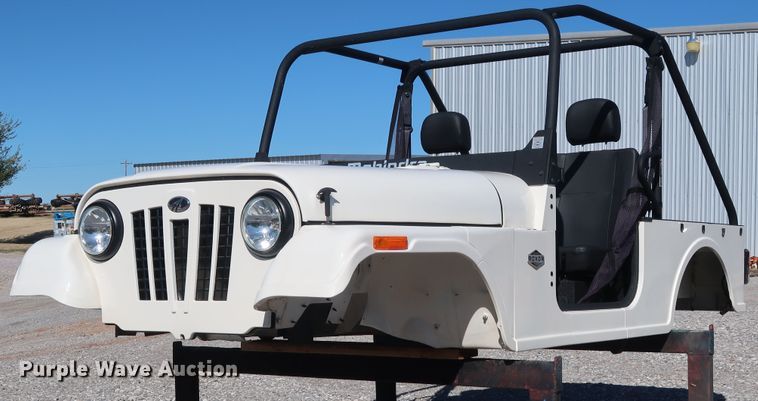 image for item GD9829 2018 Mahindra Roxor Off-Road body