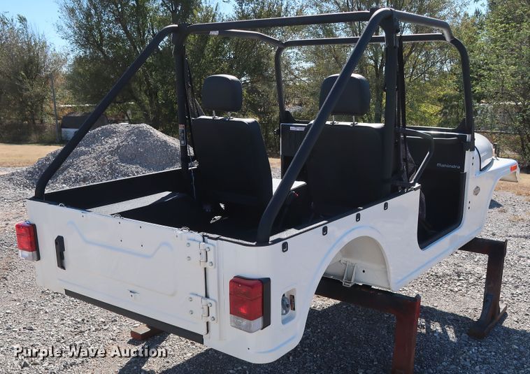 image for item GD9829 2018 Mahindra Roxor Off-Road body