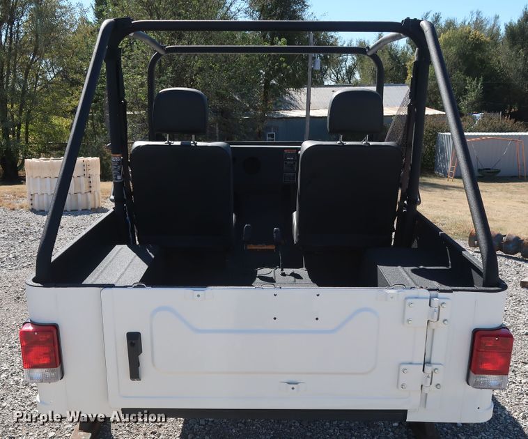 image for item GD9829 2018 Mahindra Roxor Off-Road body