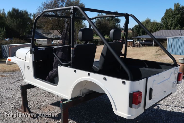 image for item GD9829 2018 Mahindra Roxor Off-Road body