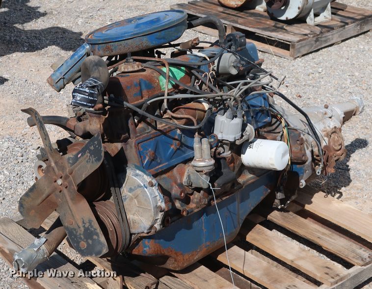 image for item GD9840 Ford six cylinder gas engine