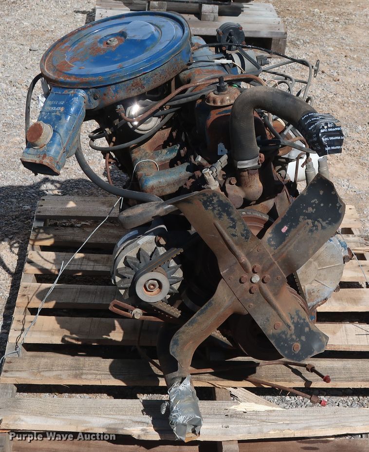 image for item GD9840 Ford six cylinder gas engine