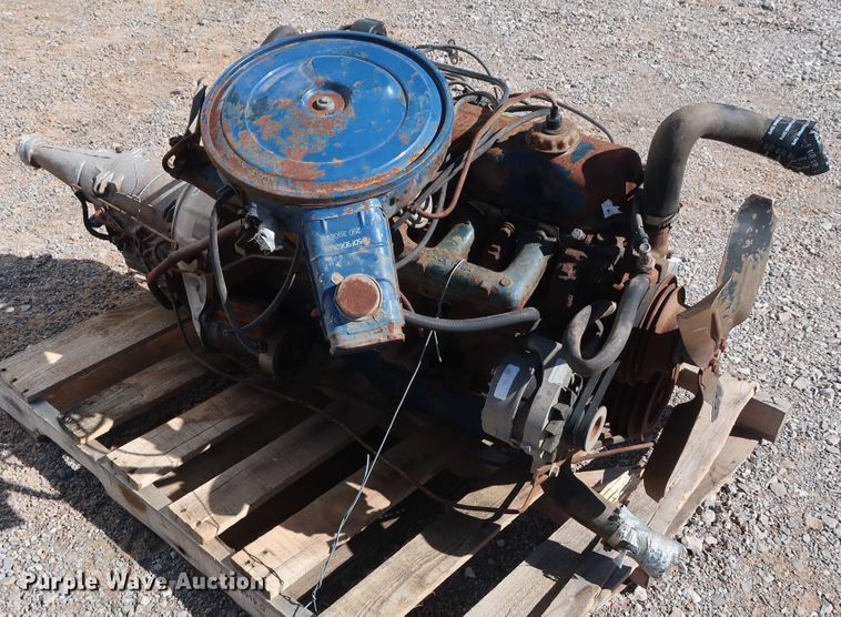 image for item GD9840 Ford six cylinder gas engine