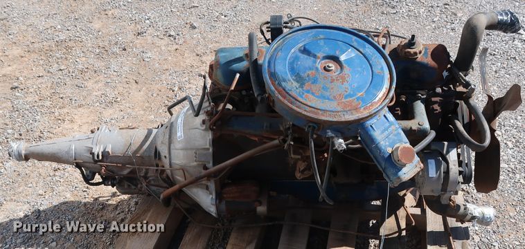 image for item GD9840 Ford six cylinder gas engine