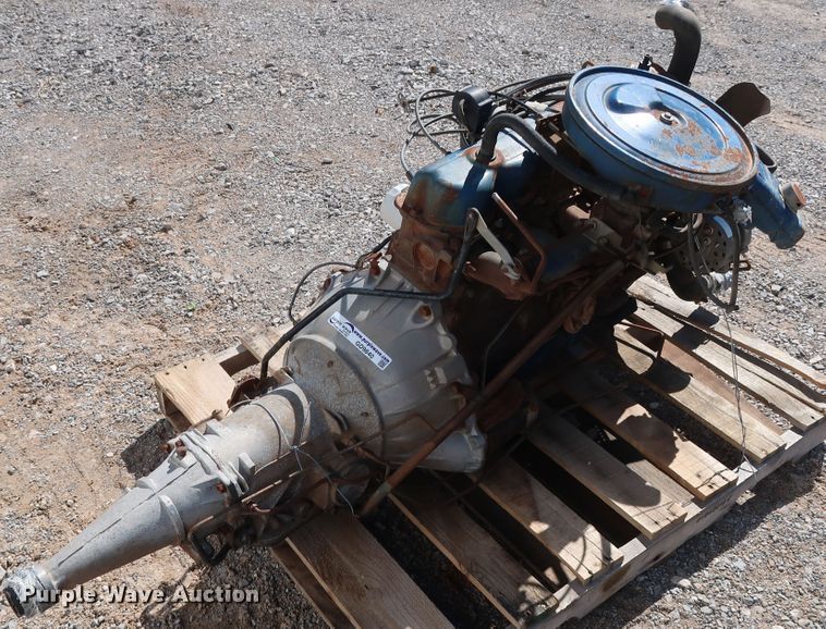 image for item GD9840 Ford six cylinder gas engine