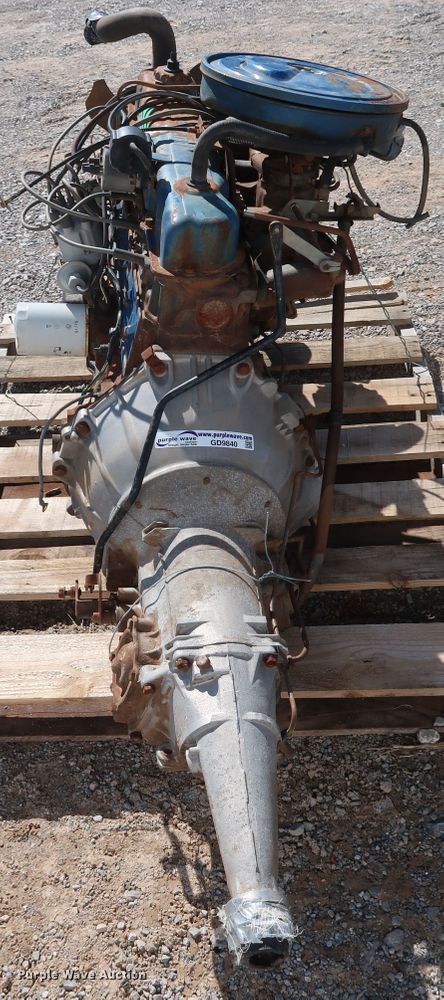image for item GD9840 Ford six cylinder gas engine