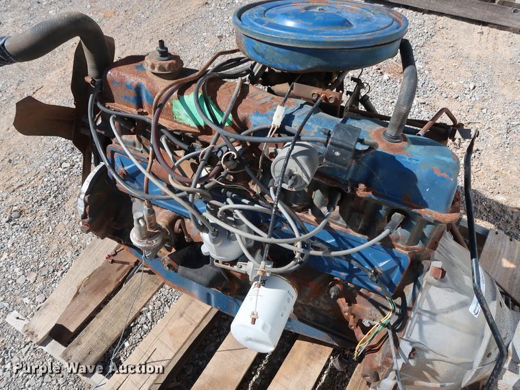 image for item GD9840 Ford six cylinder gas engine