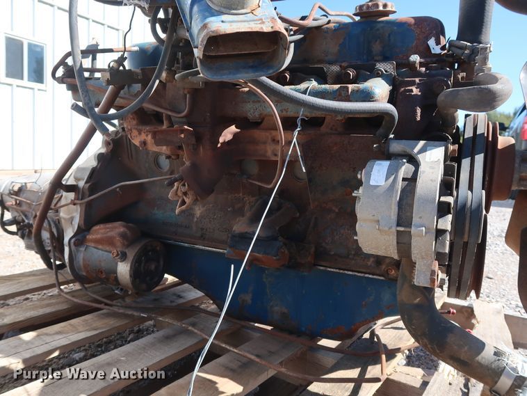 image for item GD9840 Ford six cylinder gas engine