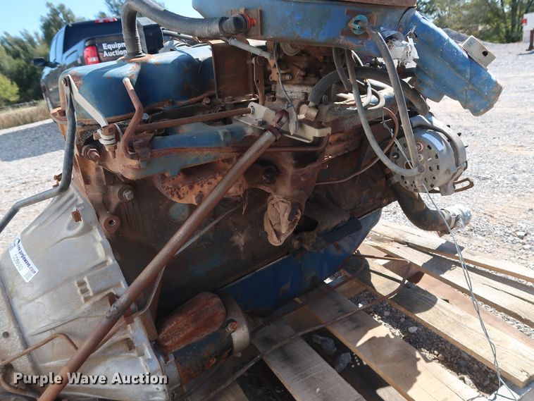 image for item GD9840 Ford six cylinder gas engine