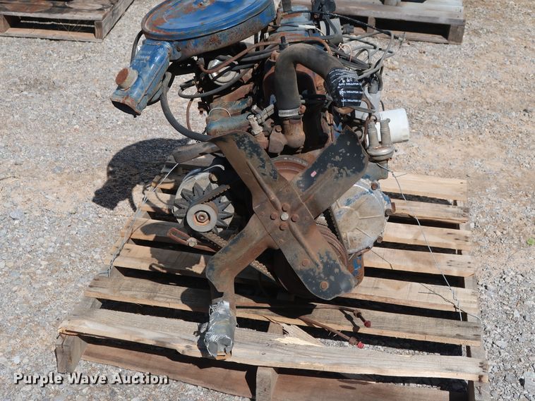 image for item GD9840 Ford six cylinder gas engine