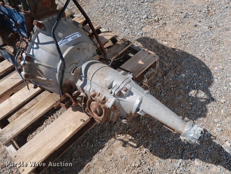 image for item GD9840 Ford six cylinder gas engine