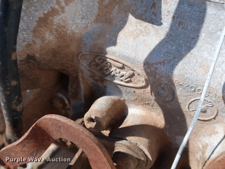 image for item GD9840 Ford six cylinder gas engine