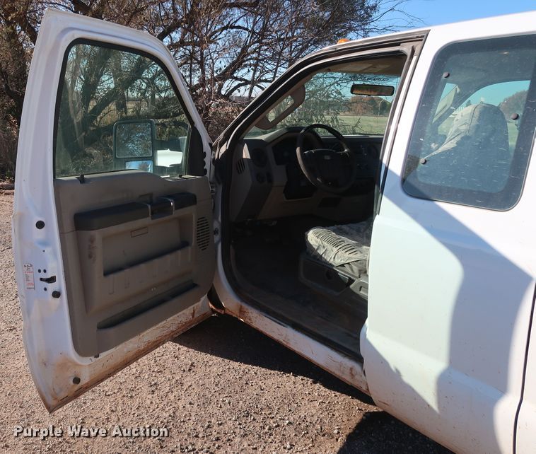 image for item GD9895 2010 Ford F350 Super Duty SuperCab utility bed pickup truck