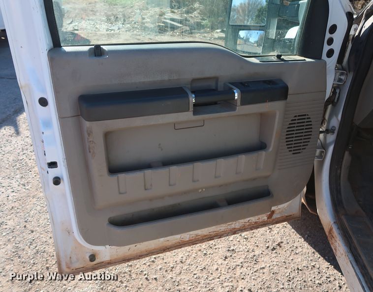 image for item GD9895 2010 Ford F350 Super Duty SuperCab utility bed pickup truck