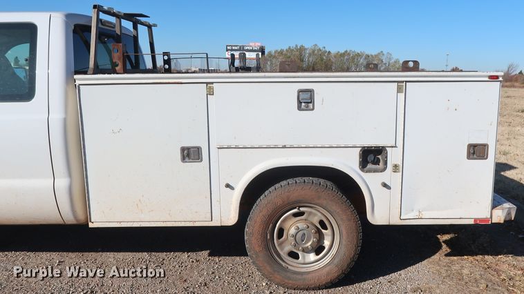 image for item GD9895 2010 Ford F350 Super Duty SuperCab utility bed pickup truck