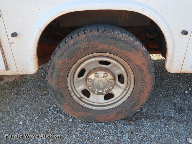 image for item GD9895 2010 Ford F350 Super Duty SuperCab utility bed pickup truck