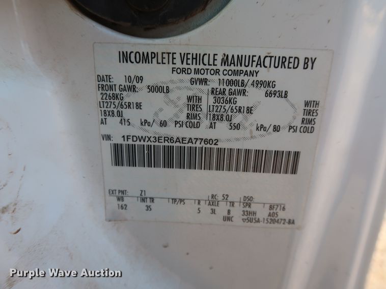 image for item GD9895 2010 Ford F350 Super Duty SuperCab utility bed pickup truck