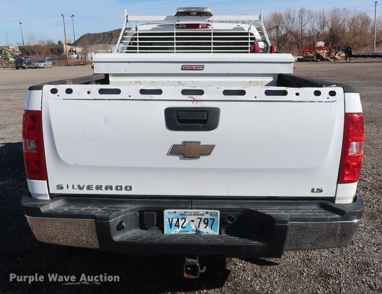 image for item GD9947 2009 Chevrolet Silverado 2500HD LS Crew Cab pickup truck