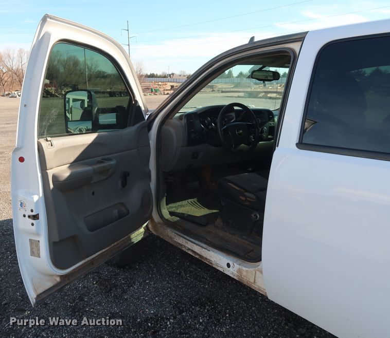 image for item GD9947 2009 Chevrolet Silverado 2500HD LS Crew Cab pickup truck