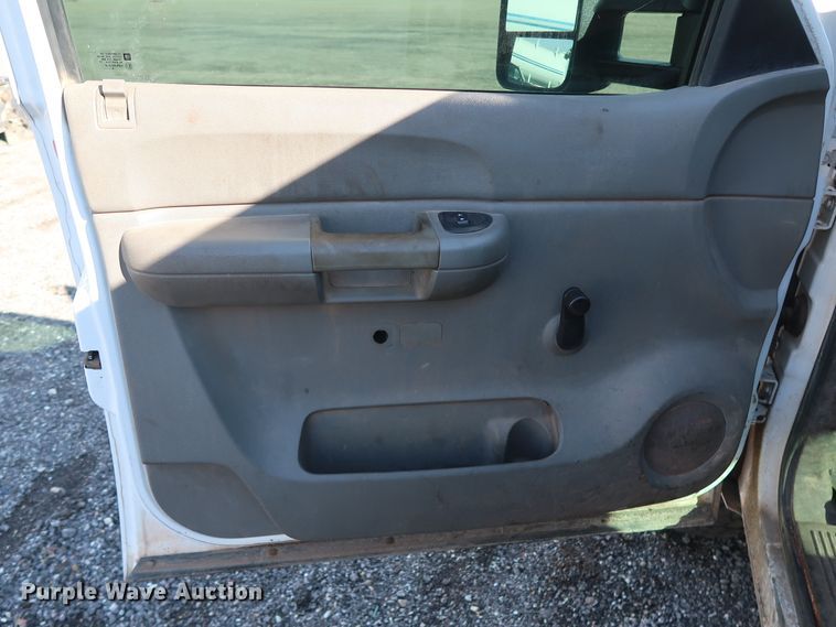 image for item GD9947 2009 Chevrolet Silverado 2500HD LS Crew Cab pickup truck