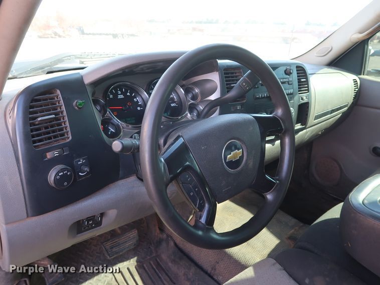 image for item GD9947 2009 Chevrolet Silverado 2500HD LS Crew Cab pickup truck