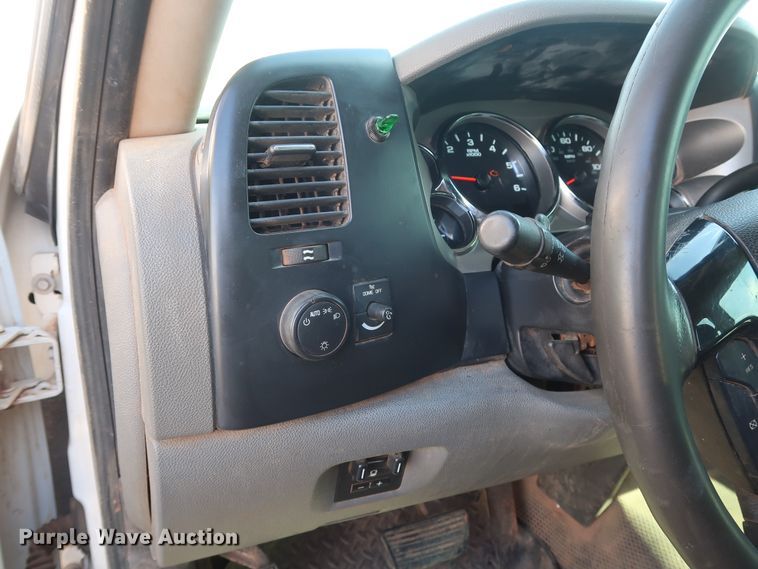 image for item GD9947 2009 Chevrolet Silverado 2500HD LS Crew Cab pickup truck