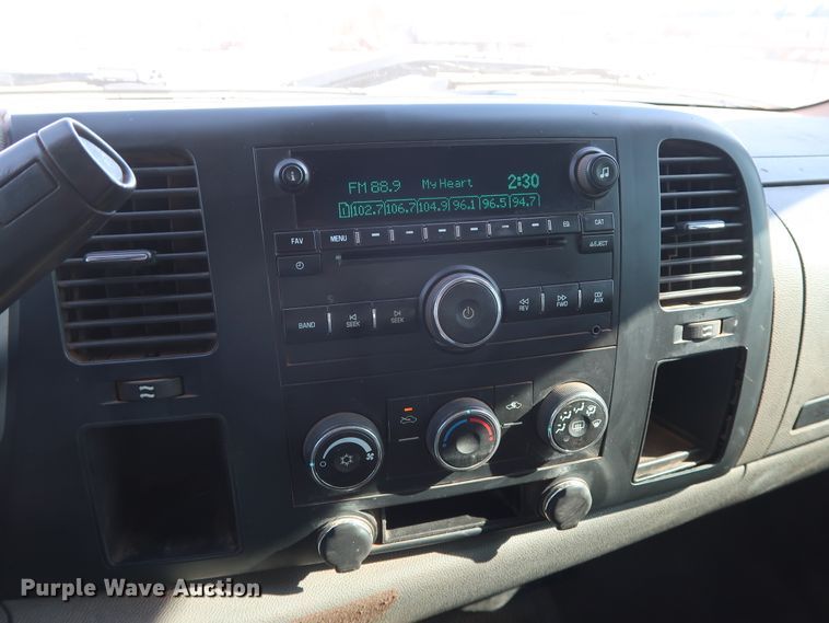 image for item GD9947 2009 Chevrolet Silverado 2500HD LS Crew Cab pickup truck