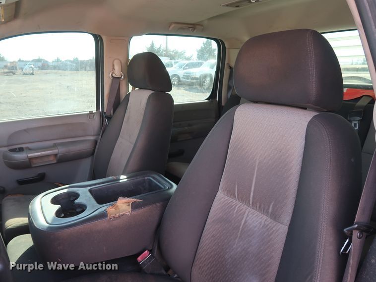 image for item GD9947 2009 Chevrolet Silverado 2500HD LS Crew Cab pickup truck