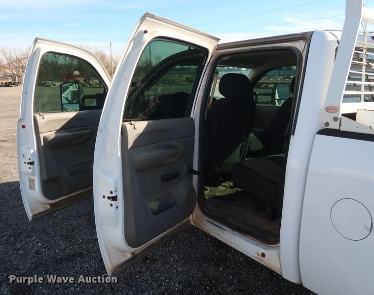 image for item GD9947 2009 Chevrolet Silverado 2500HD LS Crew Cab pickup truck